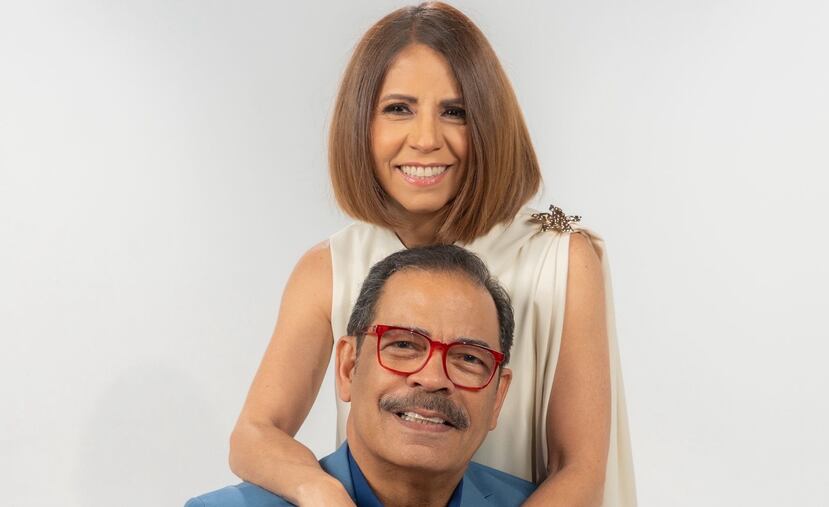 José Vega y Bettina Mercado
“Yo siempre hago de cada momento algo especial. Me encanta enviarle flores a Bettina, pero nunca un peluche porque le dan alergia. Y, disfrutamos de una cena íntima en casa o la llevo a cenar a su restaurante favorito. Me encanta que podamos estar en un lugar romántico, con luces suaves, poder conversar y reírnos mientras recordamos qué cosas sucedieron durante el último año. Celebramos las cosas hermosas que Dios nos permite alcanzar juntos; el amarnos por 21 años. Así, reafirmamos nuestro compromiso”, manifestó el actor, cantante y también conocido como el Payaso Remi; Mercado es empresaria.