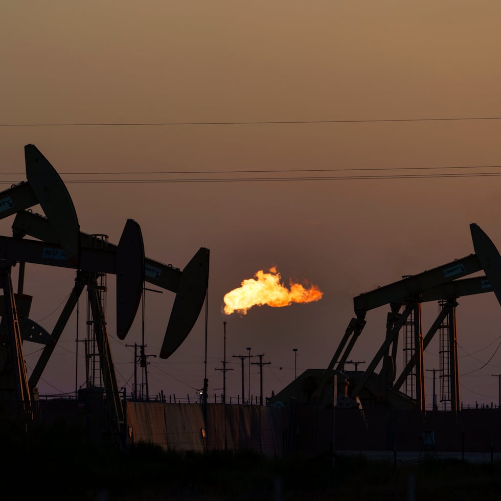Esta flexibilización de la normativa sobre emisiones se produce mientras Trump y los republicanos en el Congreso han estado desmantelando sistemáticamente las políticas climáticas implementadas durante el mandato del expresidente Joe Biden.
