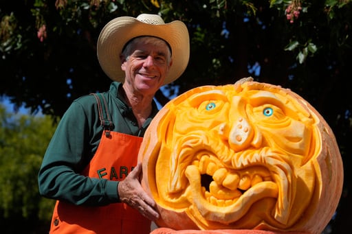 Imagen de la cobertura de: “Farmer Mike” destaca por su arte en el tallado de calabazas