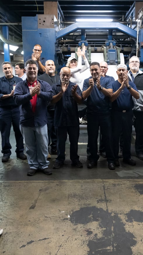 El grupo que hizo posible la impresión de la última edición.