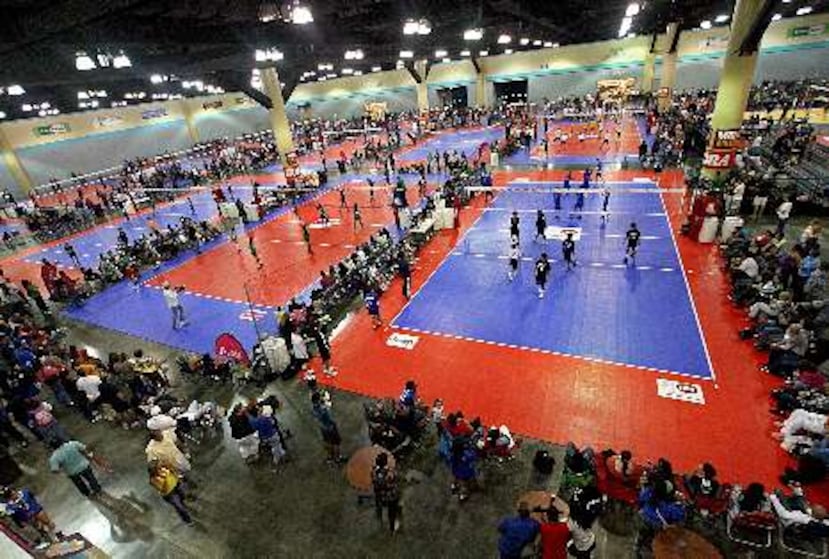 El Centro de Convenciones se convirtió ayer en una instalacion dedicada puramente al voleibol.         <font color="yellow">(Fotos / Para Primera Hora / Israel González )</font>
