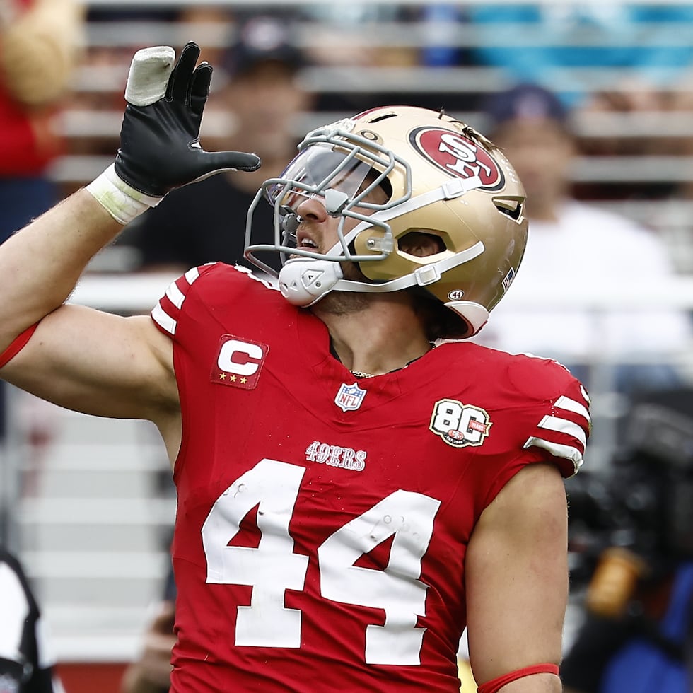 El fullback de los 49ers, Kyle Juszczyk, hace un gesto tras una jugada contra los Dolphins de Miami durante el pasado juego de San Francisco.