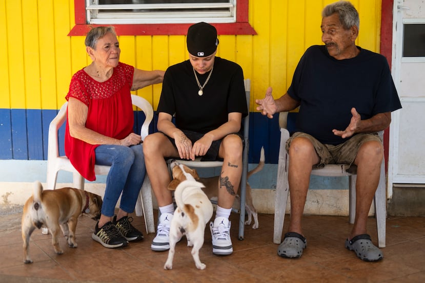 Ramona Cruz, su nieta Tiara Pérez Jaime y su esposo, Jacobo Pérez Soto. FOTO POR: Carlos Giusti/GFR Media
Ramona Cruz Sanabria, Desahucio, Playa India
