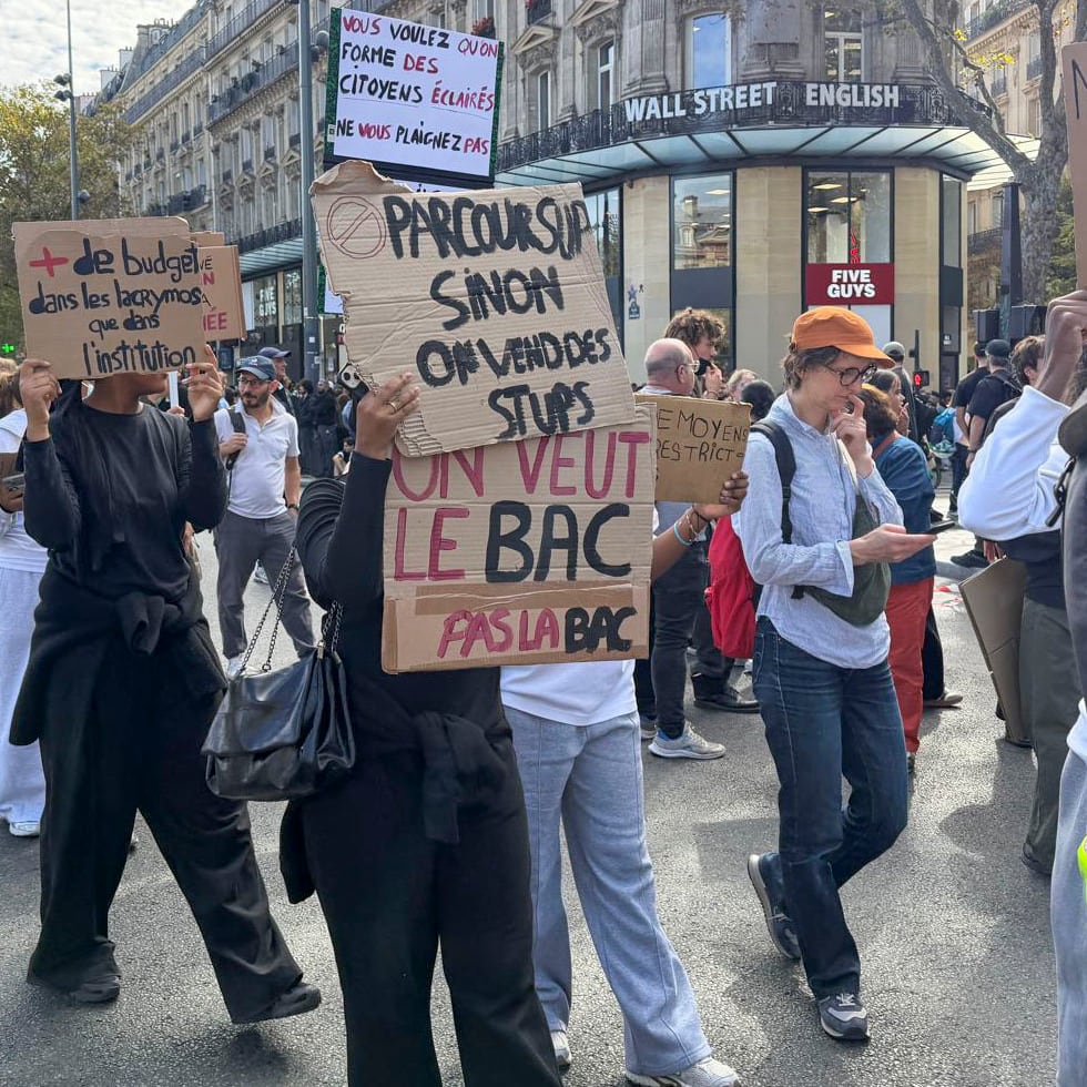 Decenas de miles de personas se manifestaron este martes en París.