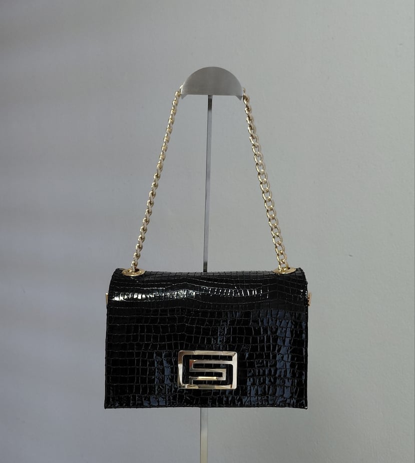 La nueva colección sirve además de presentación para su nuevo logo.