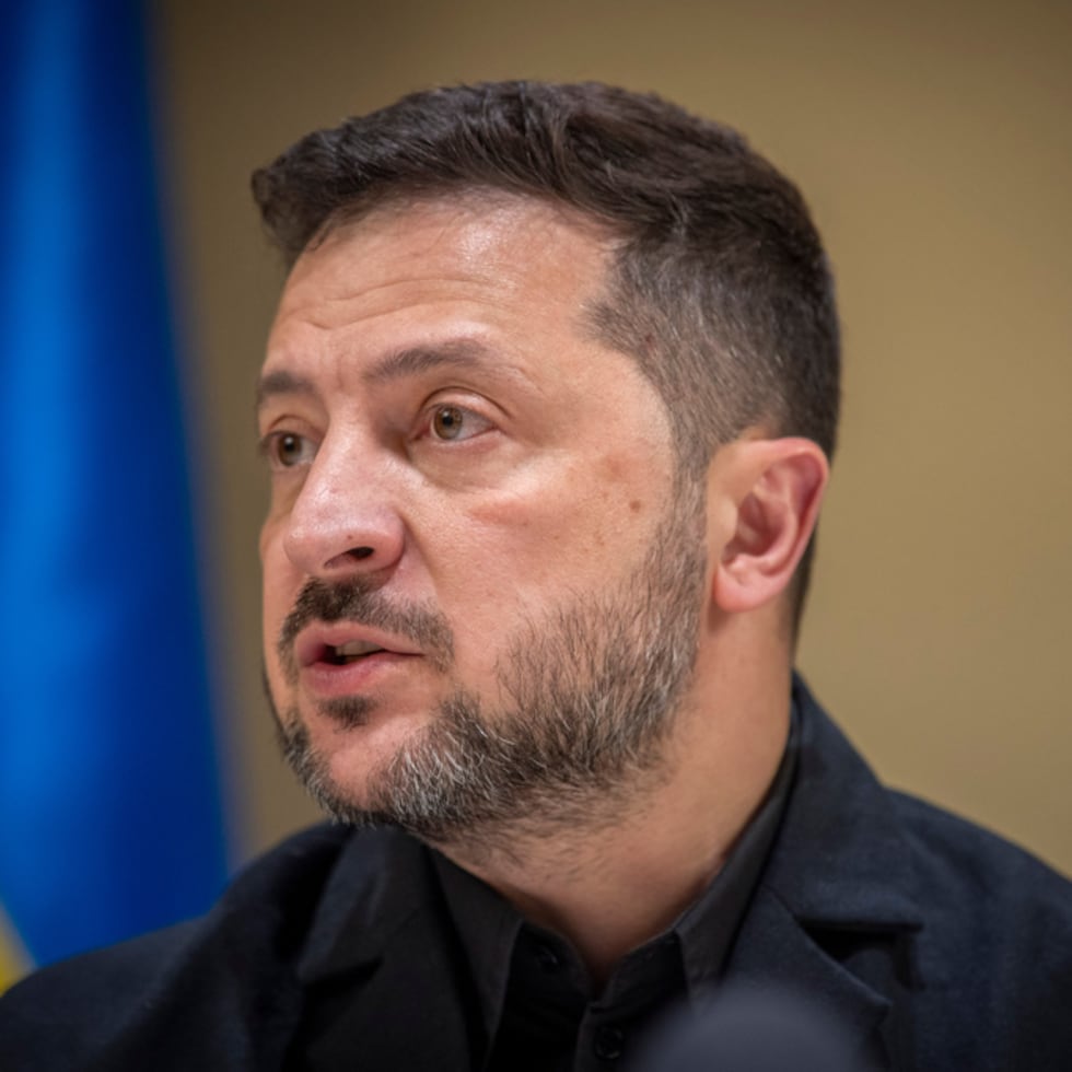El presidente de Ucrania, Volodymyr Zelenskyy, habla con medios tras un foro empresarial germano-ucraniano en Kiev, Ucrania.