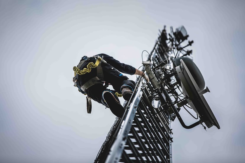 Los rumores falsos en torno a las redes 5G se basan en señalar que las ondas de radio de las antenas son responsables de la pandemia de coronavirus. (Shutterstock.com)