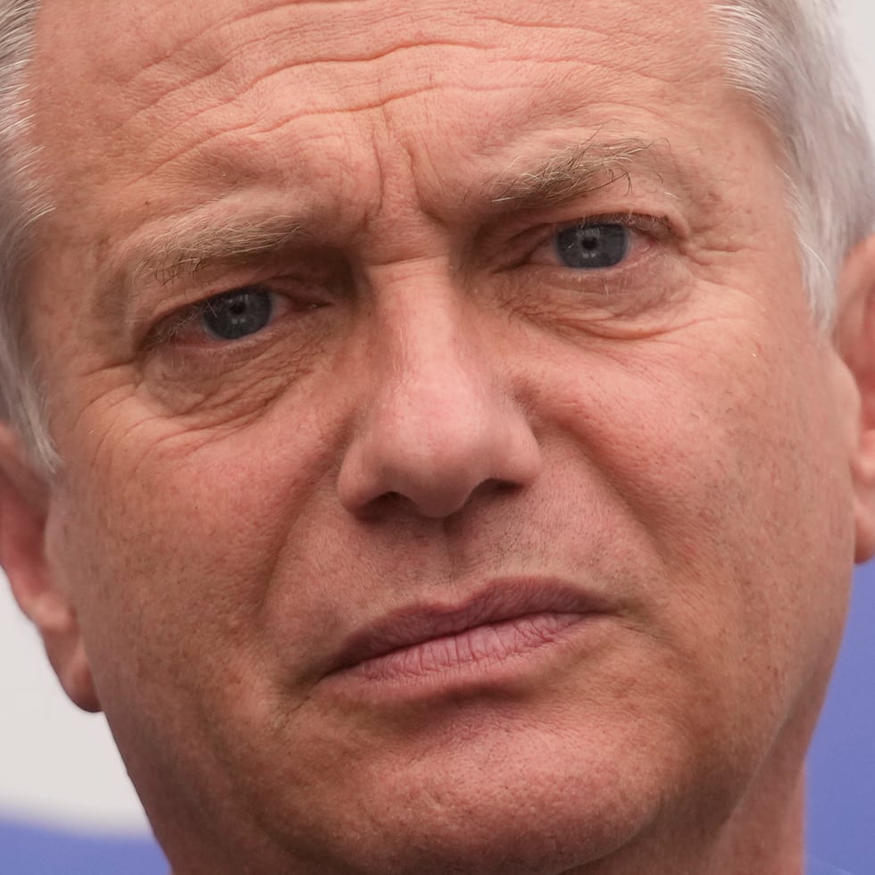 El abogado y exdiputado ultracatólico José Antonio Kast se sumó este domingo a la ola de líderes de extrema derecha que gobierna en parte del mundo y se convirtió, en el primer pinochetista desde el retorno a la democracia en llegar al poder en Chile.