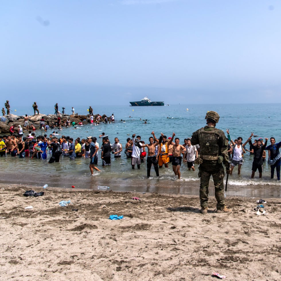 Ante esta situación, la Embajada de España en Marruecos volvió este martes a difundir un mensaje en su página de Facebook en el que aclara que entrar irregularmente en Ceuta o Melilla no da derecho a permanecer en España ni a acceder al resto de Europa.