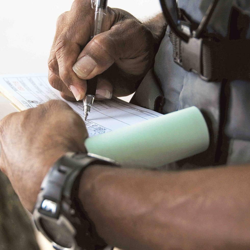 La lista de las multas que podrían ser eliminadas de la medida para que no les aplique el descuento incluye conducir a exceso de velocidad, rebasar la luz roja, el uso indebido del rótulo de estacionamiento para impedidos y utilizar el celular mientras se conduce.