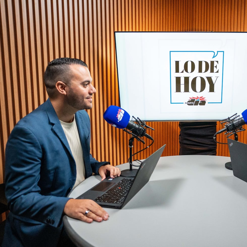Lo de Hoy will be hosted by José Orlando Delgado Rivera, a journalist and senior editor of Digital Media at El Nuevo Día. In the photo, he is joined by Joanisabel González, the newspaper’s business editor.