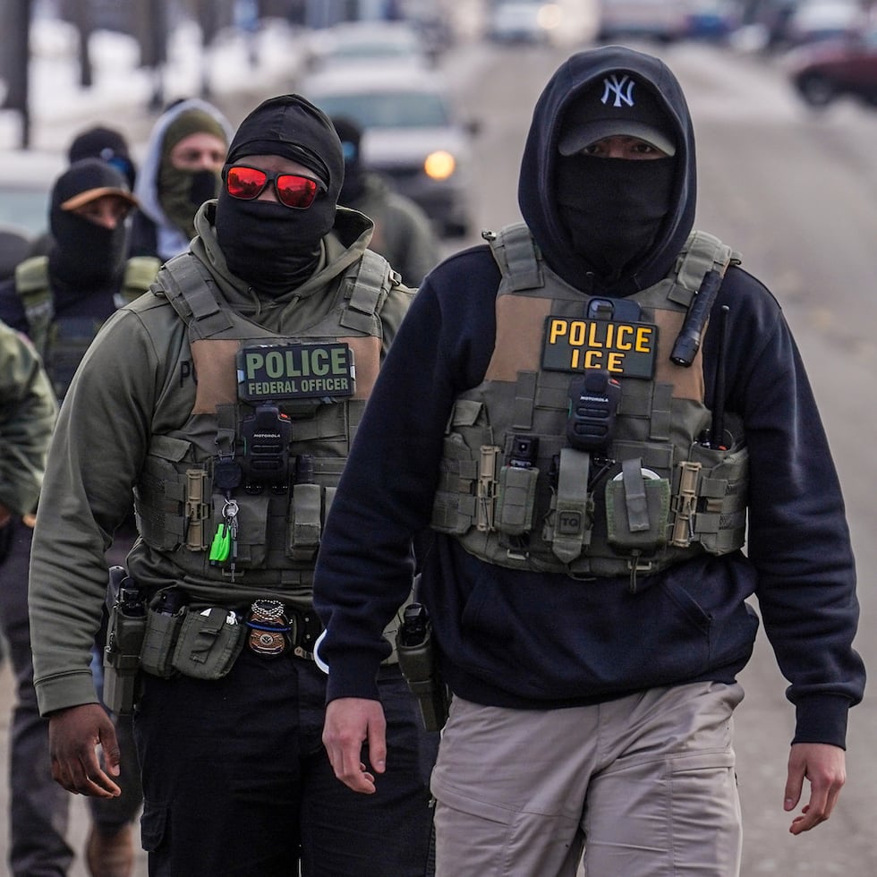 El fiscal de distrito del condado Harris, Sean Teare, considera la posibilidad de presentar cargos penales contra el agente del ICE que conducía el vehículo.