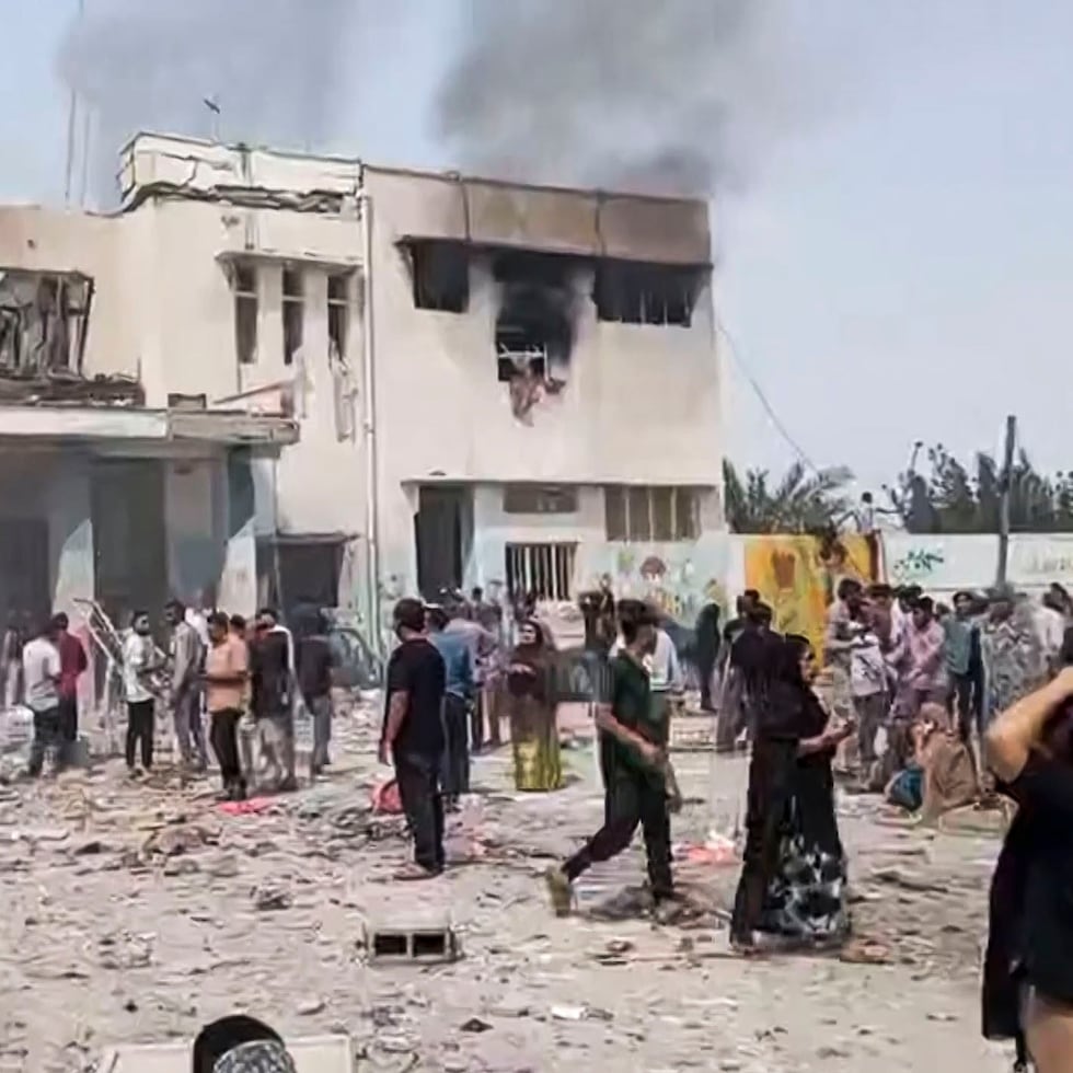 Captura del video de los momentos posteriores al bombardeo en la ciudad de Minab, Irán. El número de niñas muertas en un ataque israelí contra una escuela de primaria en la ciudad sureña iraní de Minab ha ascendido a 24, mientras otras 45 estudiantes han resultado heridas, informó la gobernación de la provincia de Hormozgan.