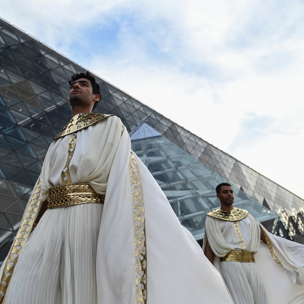 Figuras ataviadas como antiguos egipcios participaron en la puesta en escena del evento.