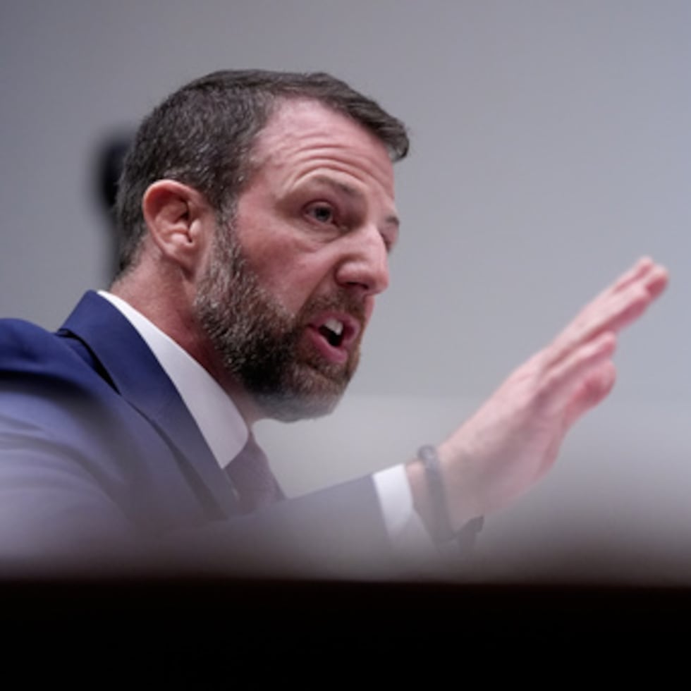 Se espera que la medida de Markwayne Mullin alivie un cuello de botella en el gasto que, según legisladores y estados, retrasó los fondos para respuesta y recuperación ante desastres.