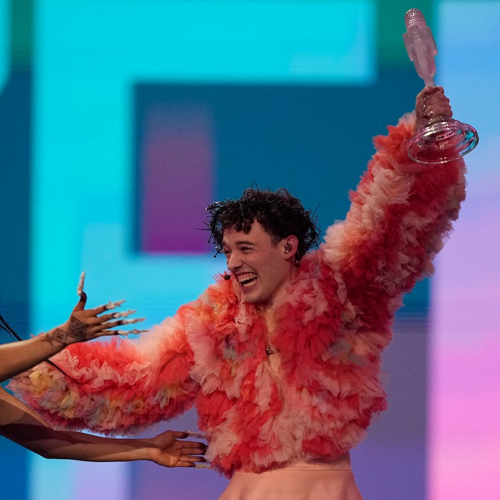 El cantante Nemo, de Suecia, resultó ganador de la competencia Eurovisión.