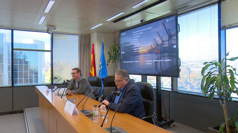 Puertos del Estado ha presentado este miércoles una nueva normativa junto a la Asociación Española de Normalización para impulsar la transformación y la evolución de los puertos hacia los denominados como puertos inteligentes, mejorando su gestión y su eficiencia y reforzando la competitividad de estas infraestructuras.EFE