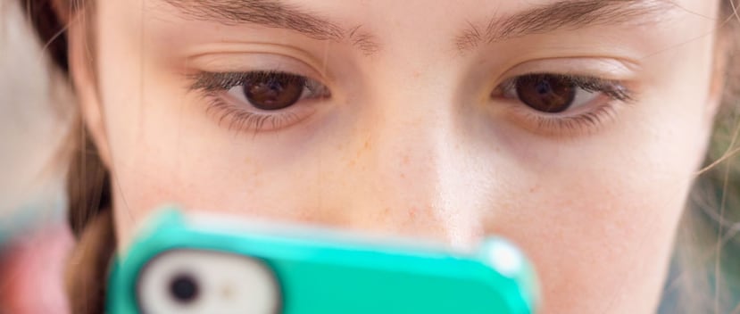 La exposición a las multipantallas -celular, tablet y computadoras- expone los ojos a una exigencia para los que no están preparados. (Shutterstock)