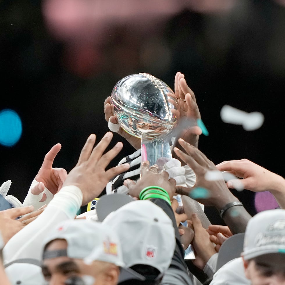 En el Servicio Nacional de Meteorología (SNM), las llamadas de personas interesadas en saber si la lluvia interferirá con la esperada noche han sido constantes.