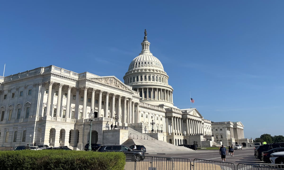 Congresista republicano propone limitar ciudadanía por nacimiento en territorios como Puerto Rico