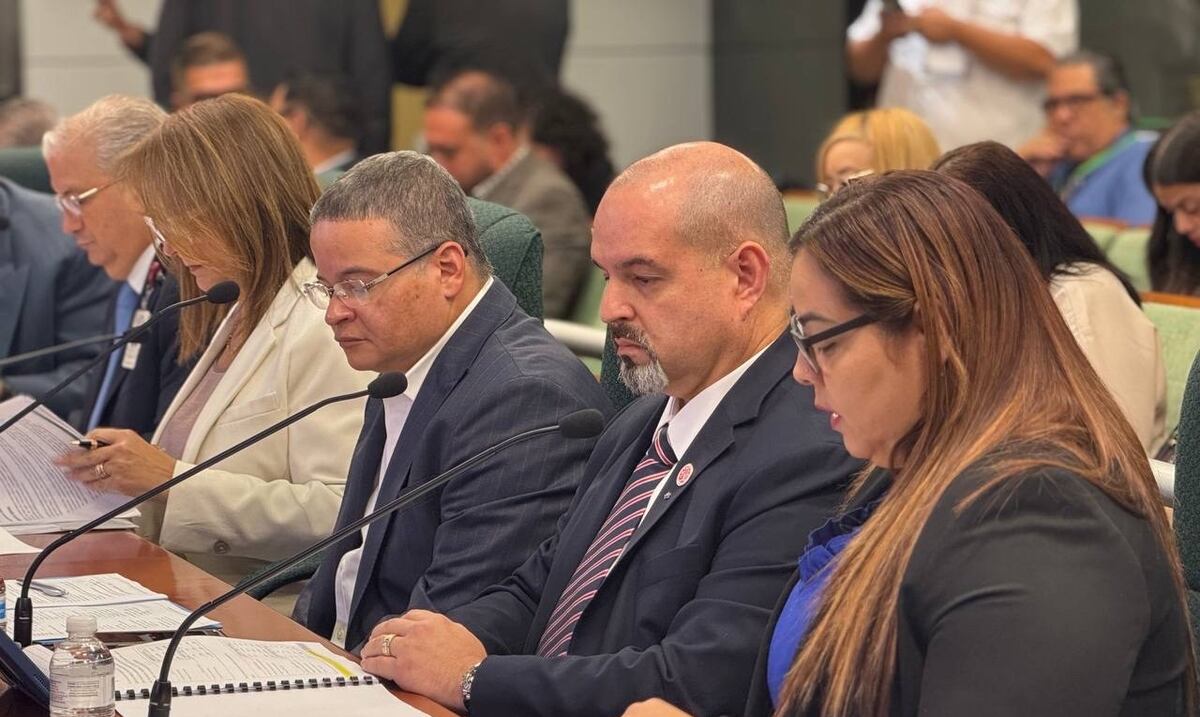 Posibles Recortes en Salud: ¿Qué Programas del Departamento Están en Riesgo con el Nuevo Gobierno?