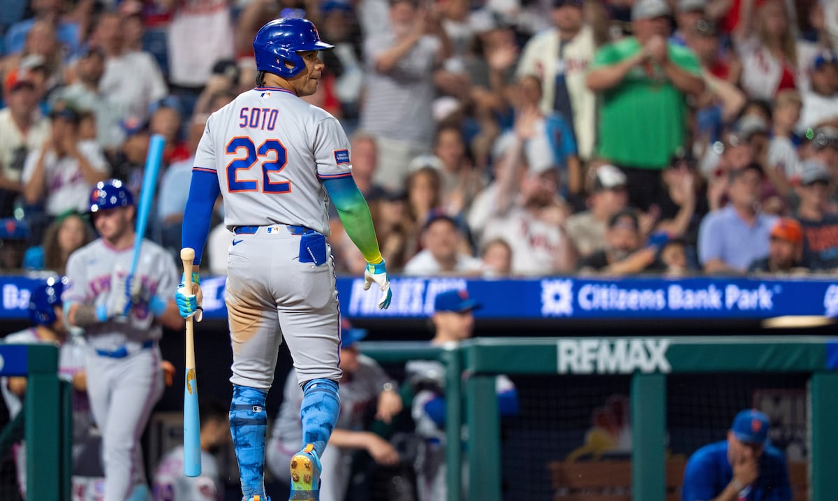 Juan Soto sale del juego de los Mets por rigidez en la espalda