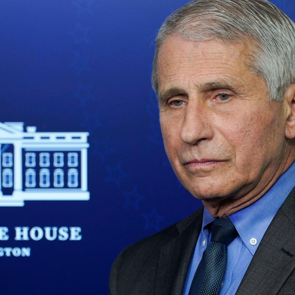 Un asesor principal del exdirector del Instituto Nacional de Alergias y Enfermedades Infecciosas, el doctor Anthony Fauci, fue acusado de cargos federales por conspirar para ocultar sus comunicaciones relacionadas con la investigación del COVID-19