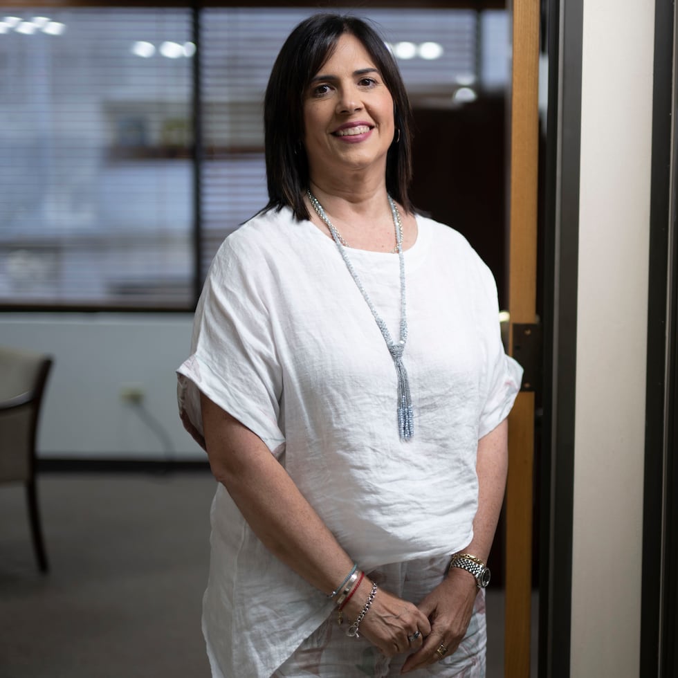 La contralora Carmen Vega Fournier juró al cargo el 22 de octubre de 2025, y el Reglamento para la Administración de Capital Humano fue aprobado el 16 de diciembre de ese año.