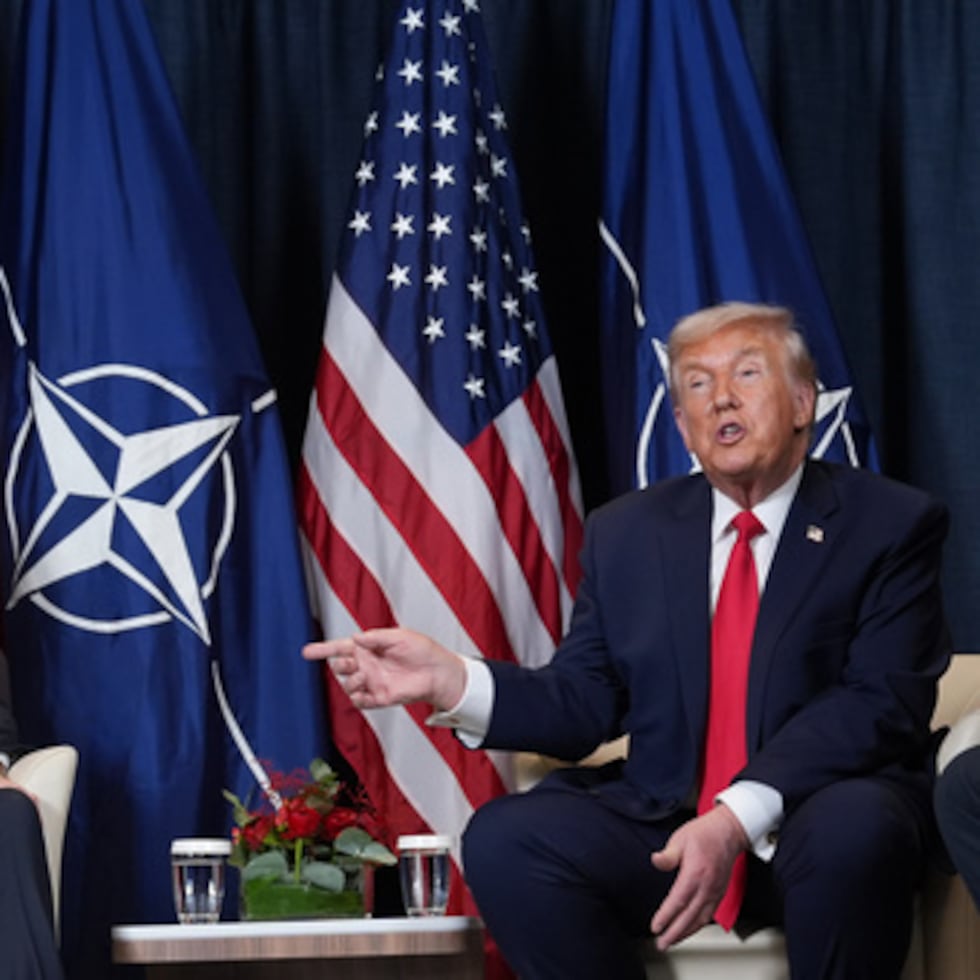 El presidente republicano comentaba las informaciones según las cuales Estados Unidos disponía de un arma de energía pulsada y dijo: “El Discombobulador. No se me permite hablar de ello”.