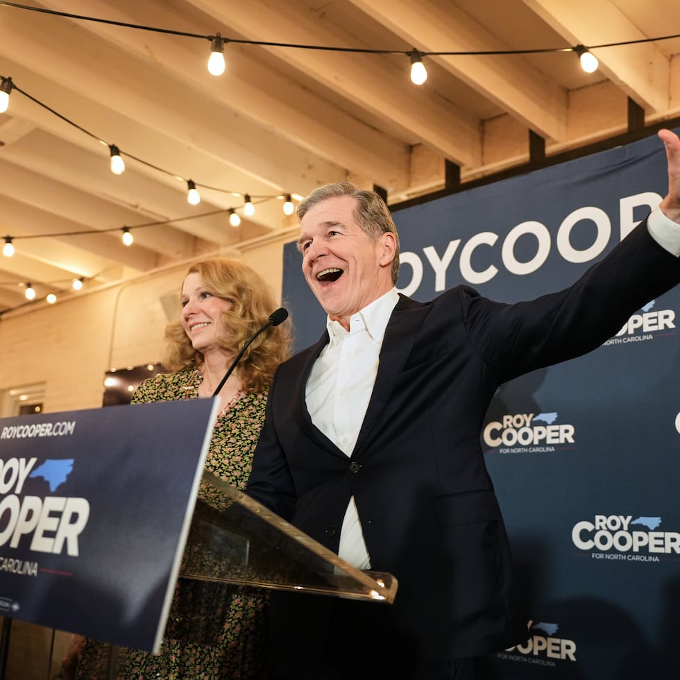La entrada de Roy Cooper en la contienda generó optimismo entre los demócratas que buscan recuperar el Senado este año con una ganancia neta de cuatro escaños.