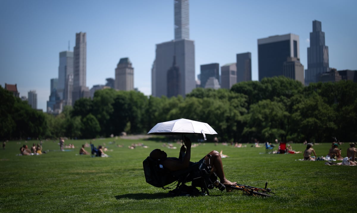 Ola de calor en Nueva Jersey cobra 19 vidas; tormentas dejan casi un millón sin luz