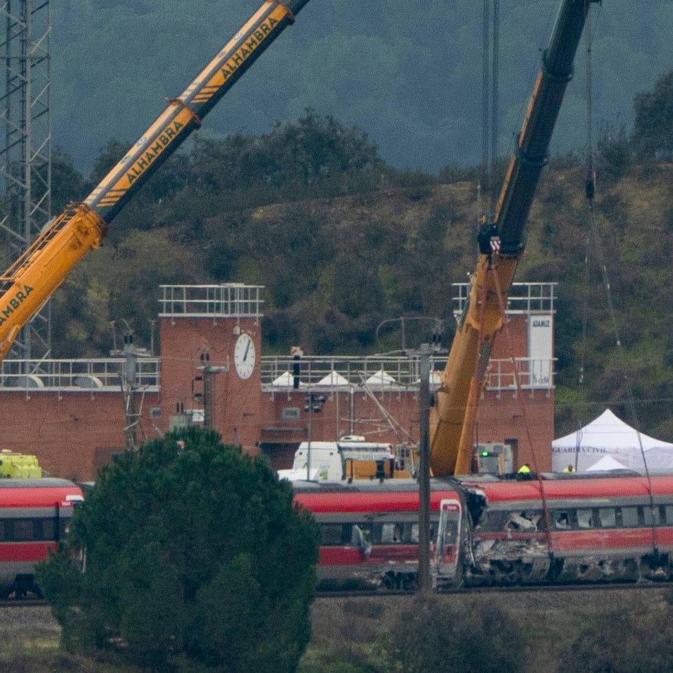 Las grúas trabajaban en el convoy del tren Iryo.