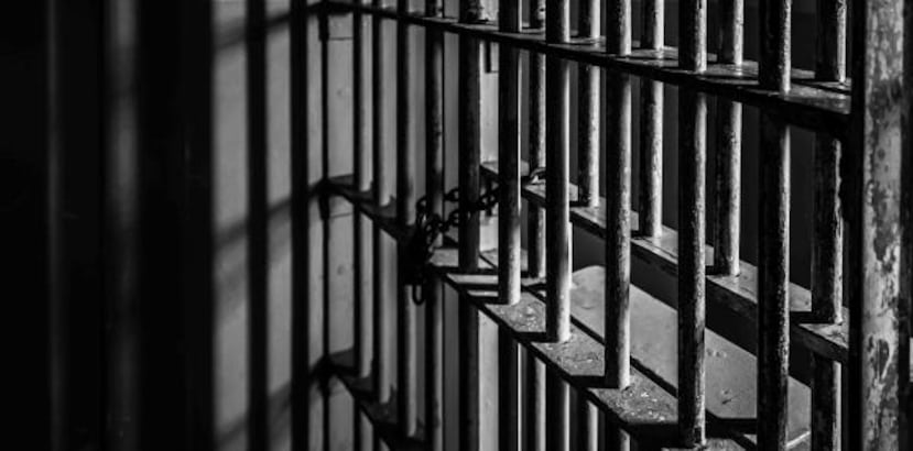 Venezuela cuenta con una treintena de cárceles donde la población enfrenta serios problemas de hacinamiento y violencia generada por bandas que controlan internamente los penales y trafican armas y drogas. (Archivo)