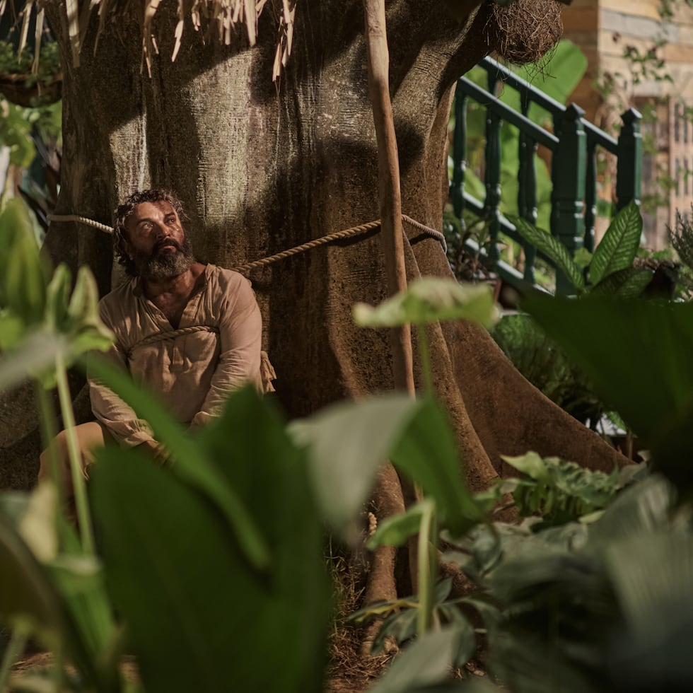 Fotografía cedida por Netflix del actor colombiano Diego Vásquez en su interpretación de José Arcadio Buendía, durante la grabación de la serie de Netflix 'Cien años de soledad en Colombia. EFE/ Pablo Arellano / Netflix