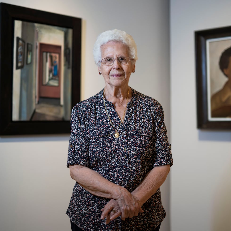 Isabel Bernal, oriunda de San Sebastián, jamás imaginó dedicar su vida al arte, pero ese llamado se hizo notar desde temprana edad, cuando imitaba los dibujos realizados por su hermano.