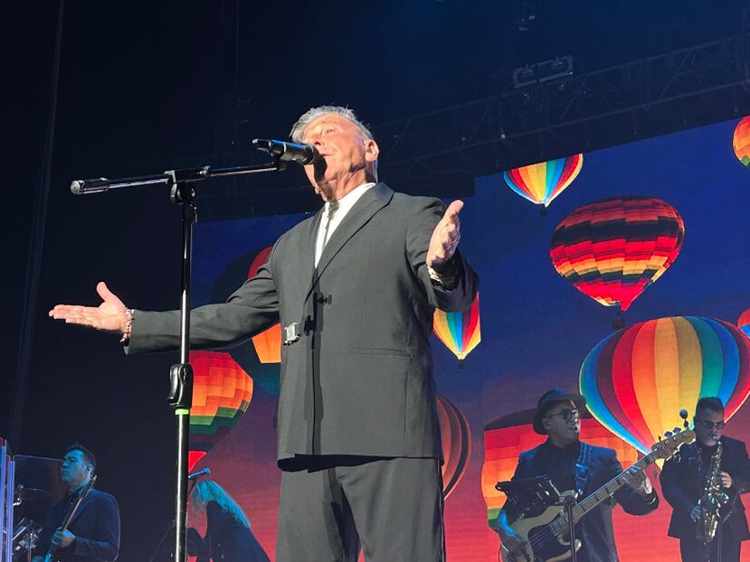 Ricardo Montaner durante su concierto en el Coliseo de Puerto Rico.