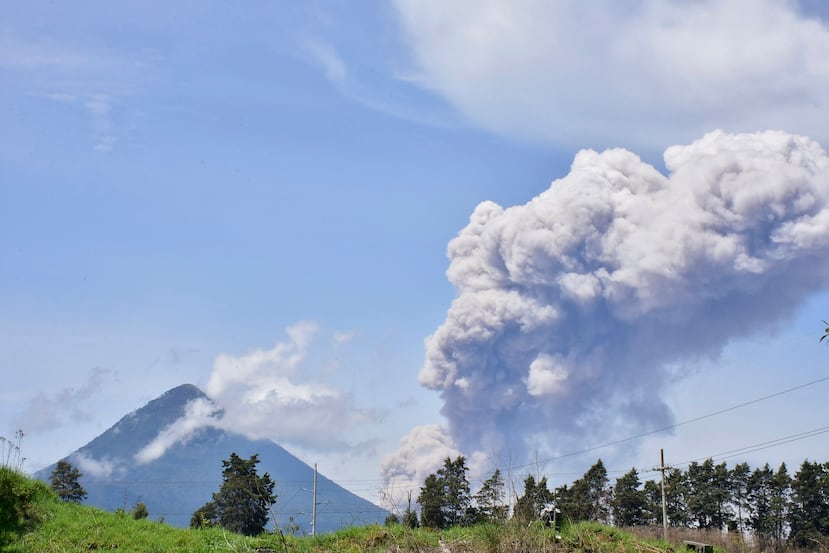 El Santiaguito es uno de los 33 volcanes que tiene Guatemala. (EFE)