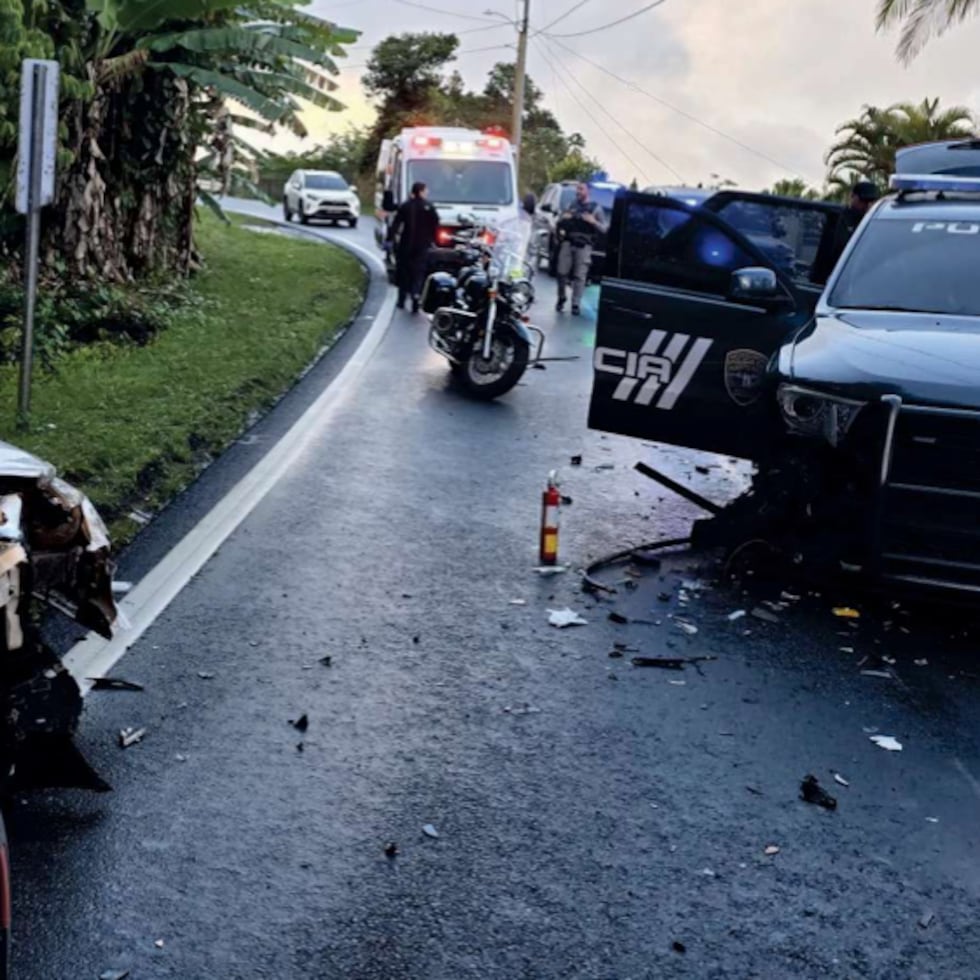 Esta imagen, contenida en la denuncia de ATF, muestra cómo quedó una de las patrullas que fue impactada.