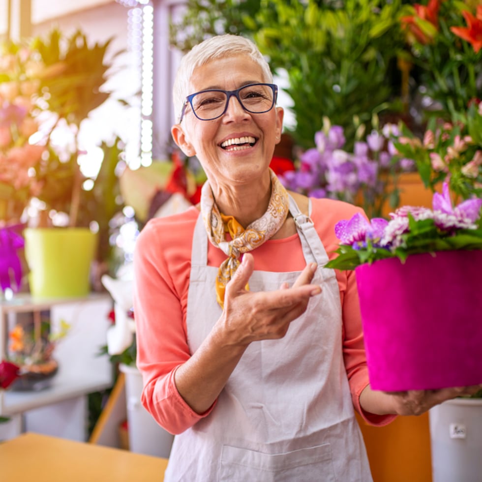 En el marco del Mes de Protección al Consumidor, reconocemos la urgencia de visibilizar estas prácticas para protegernos mutuamente. Hacemos un llamado a la comunidad de adultos mayores, así como a sus familiares y amistades, a convertirnos en consumidores más conscientes y seguros, afirma José Acarón.
