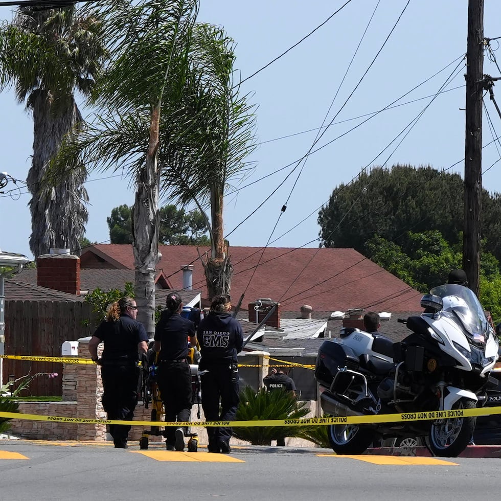 Al menos cinco personas, dos de ellos los tiradores, han muerto en el ataque contra la mezquita más grande del condado de San Diego, en el estado de California.