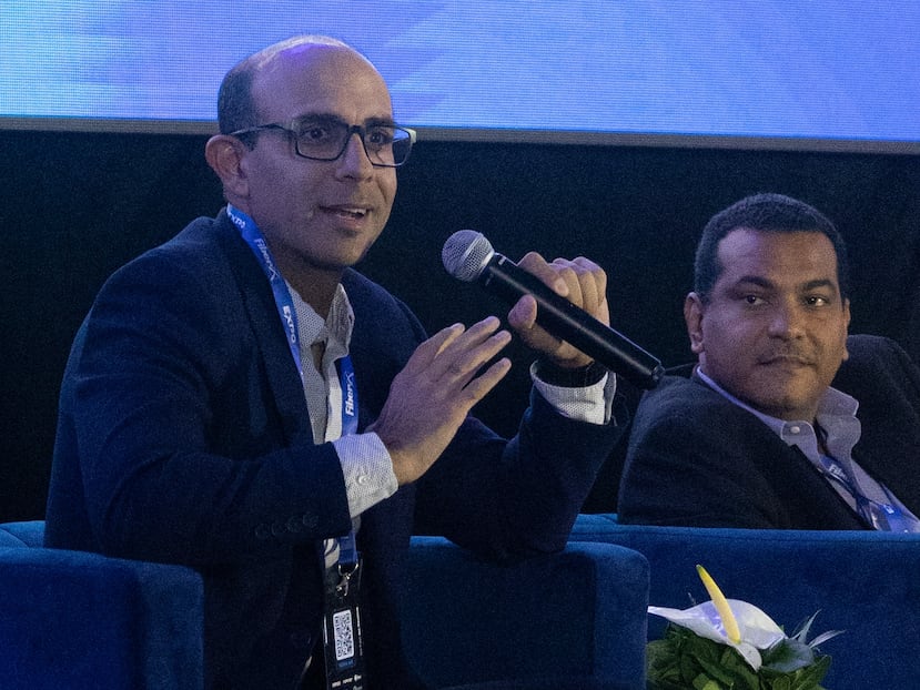 A la izquierda, Julio Uricari, SE Manager de Fortinet, y Carlos Torres, Solution Architect Aruba de HPE.