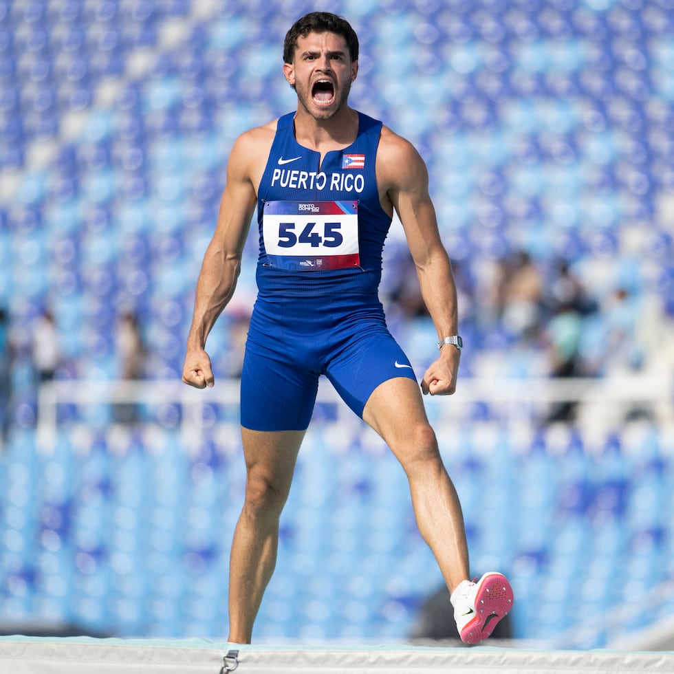 Yariel Soto celebra tras conquistar la medalla de oro en el decatlón de los Juegos Centroamericanos y del Caribe Santo Domingo 2026.