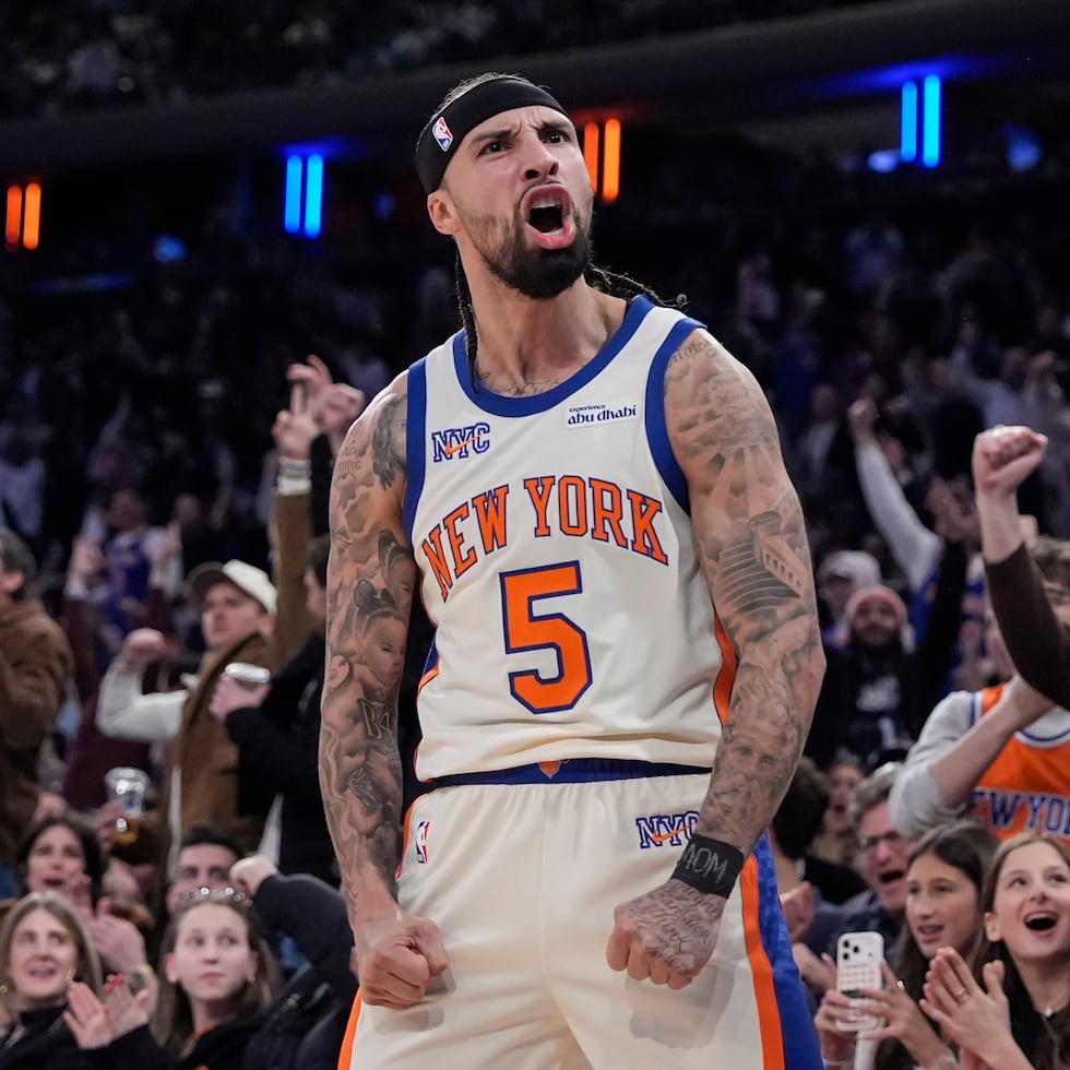 José Alvarado reacciona durante el partido entre los Knicks y Rockets en el Madison Square Garden el sábado.