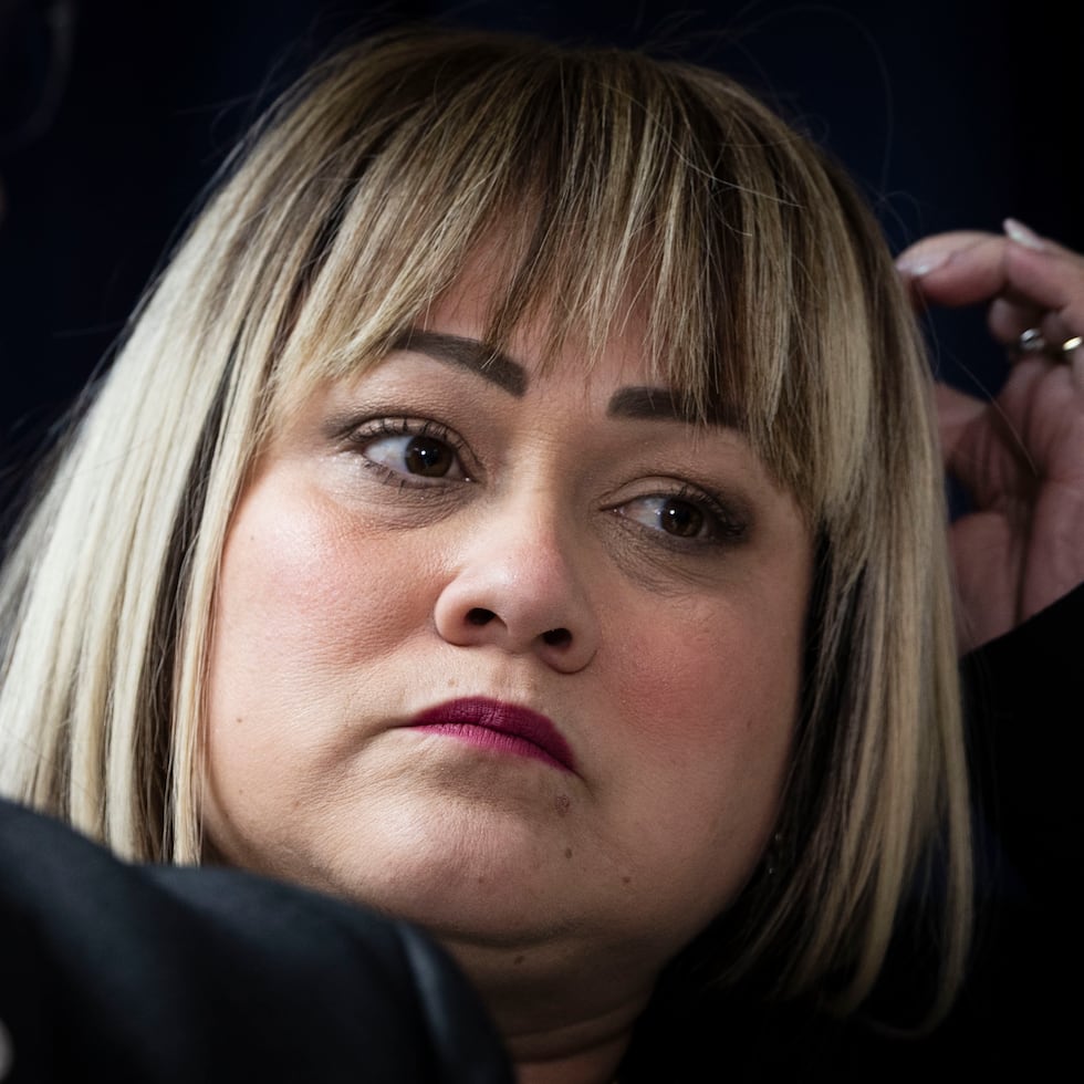 Tras más de un mes de controversias, el 13 de marzo, El Nuevo Día confirmó la renuncia de Pérez Peña a la jefatura del Departamento de la Vivienda.