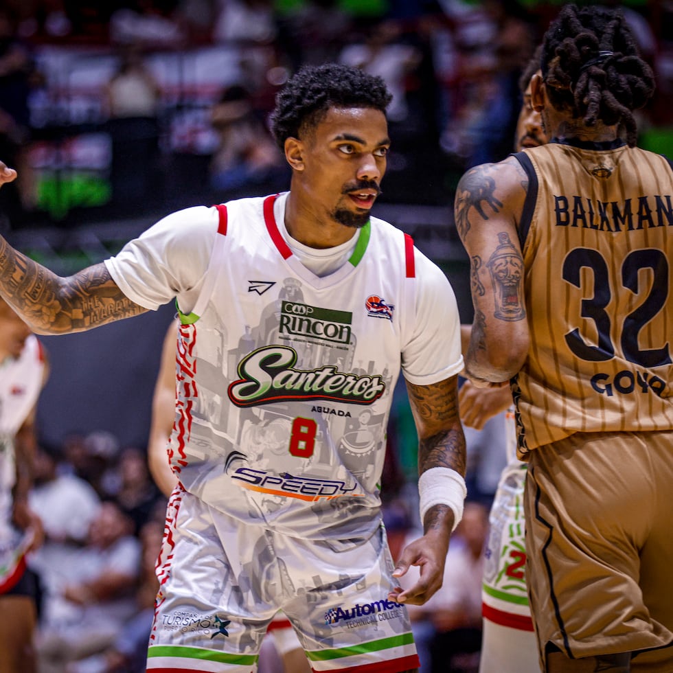 Manny Camper anotó un crucial triple restando 45 segundos en la victoria de los Santeros en el cuarto choque de la final ante los Vaqueros.