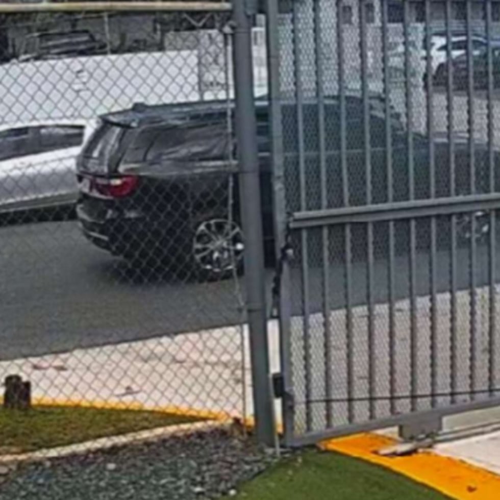 La imagen muestra la guagua Dodge Durango negra que, presuntamente, conducía por el acusado Jelson Juriel “Jay” Calderón, según el FBI.