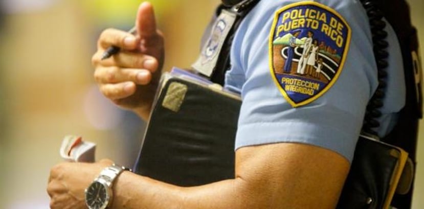 Al policía se le ocupó su arma de reglamento en lo que culmina la investigación del caso. (Archivo)