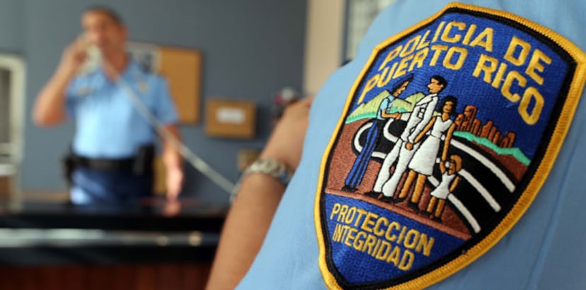 Agentes del la División de Patrullas y Carreteras de Fajardo investigan el accidente, reportado a eso de las 4:30 a.m. de este lunes. (Archivo)