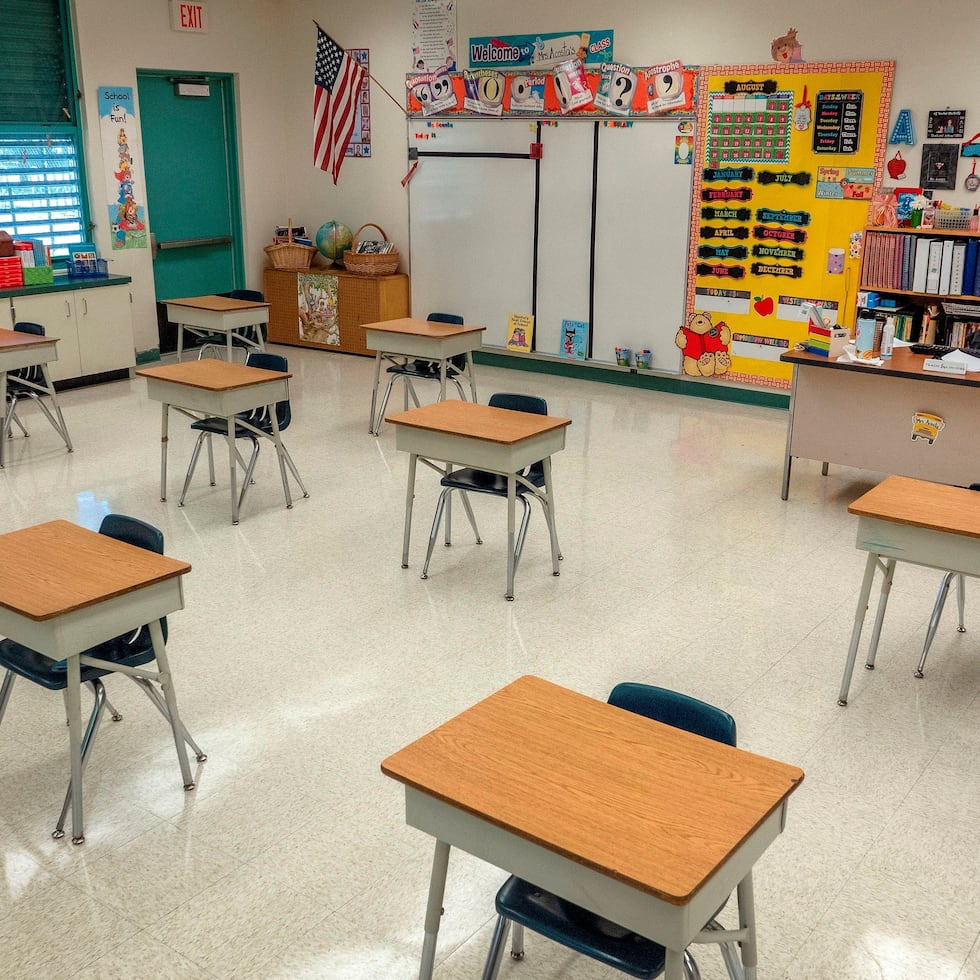 Aunque las autoridades no han acusado de manera formal al ya exsuperintendente, ni han revelado una razón oficial para investigarlo, el diario Los Angeles Times reporta que la pesquisa se centra en un programa fallido de inteligencia artificial (IA) para el distrito escolar.