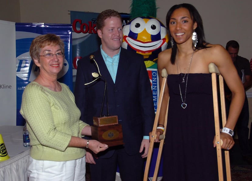 La apoderada Rosario Vega de Raíces será exaltada póstumamente.